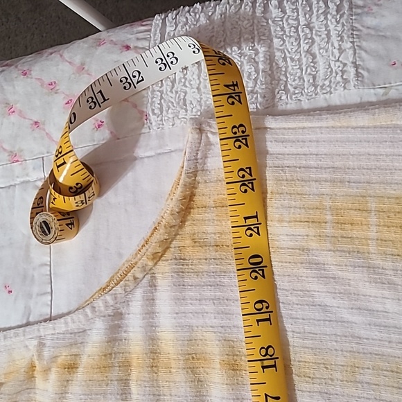 Top - Tank with tie front design - Picture 2 of 4